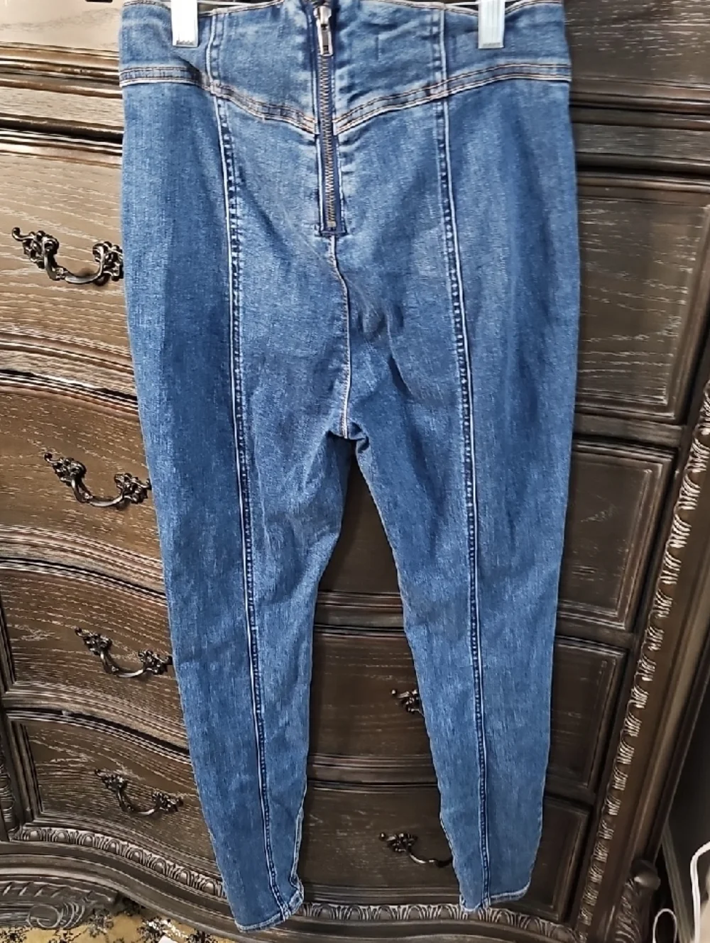 We The Free Mid/Washed Blue Skinny Jeans Zippers on Back and Ankles-27 Curvy - Picture 6 of 7